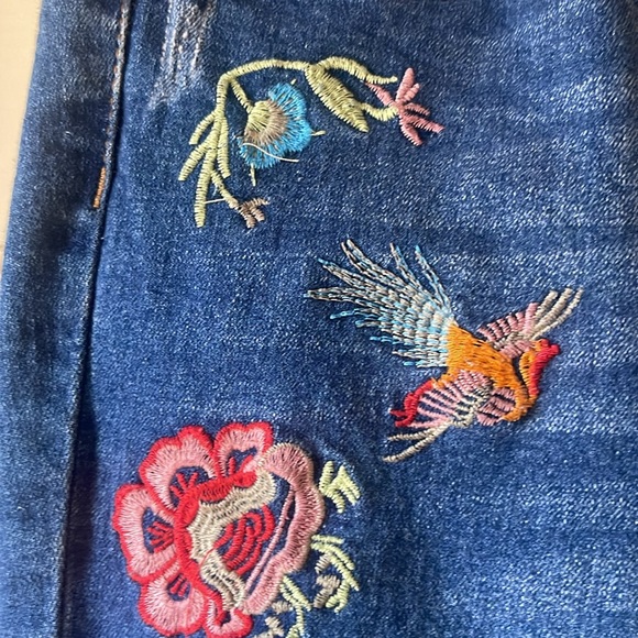 Embroidered Jeans Floral and Bird Pattern - Picture 5 of 6